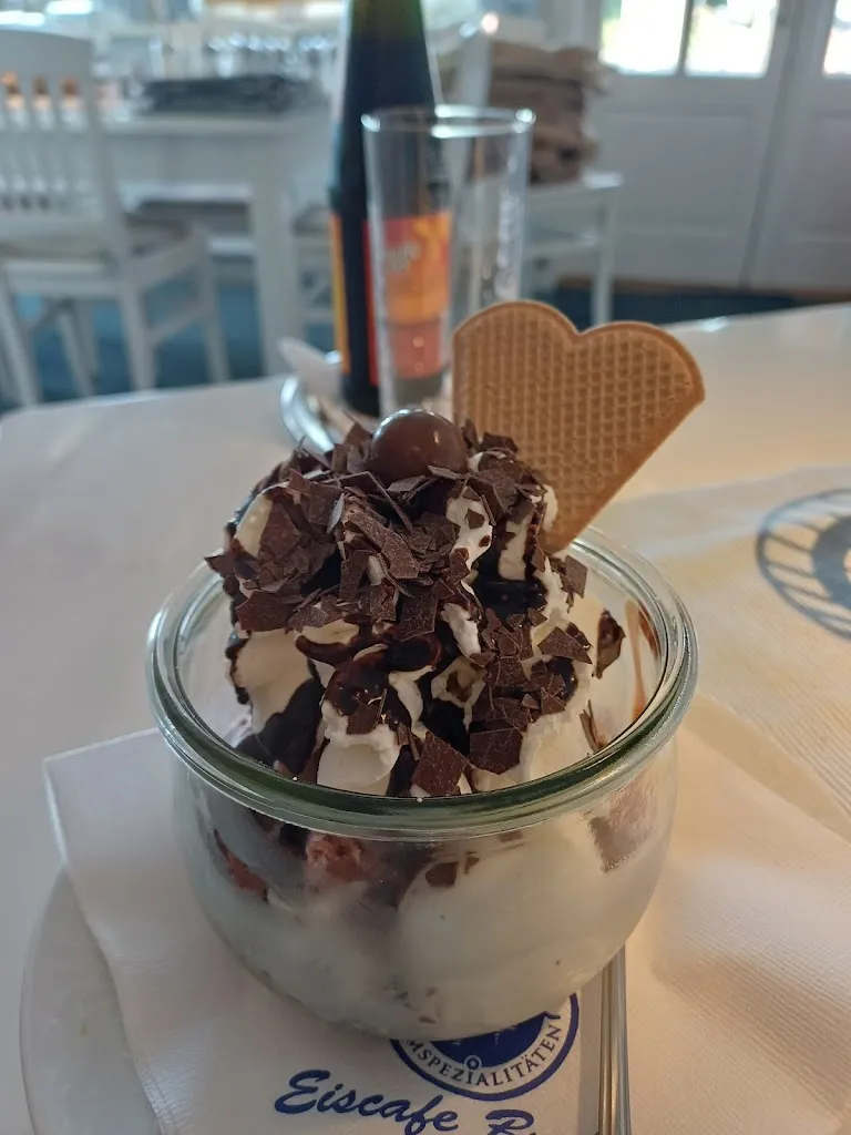 Sarina_Ice cream café Bruhn_Ratzeburg_review