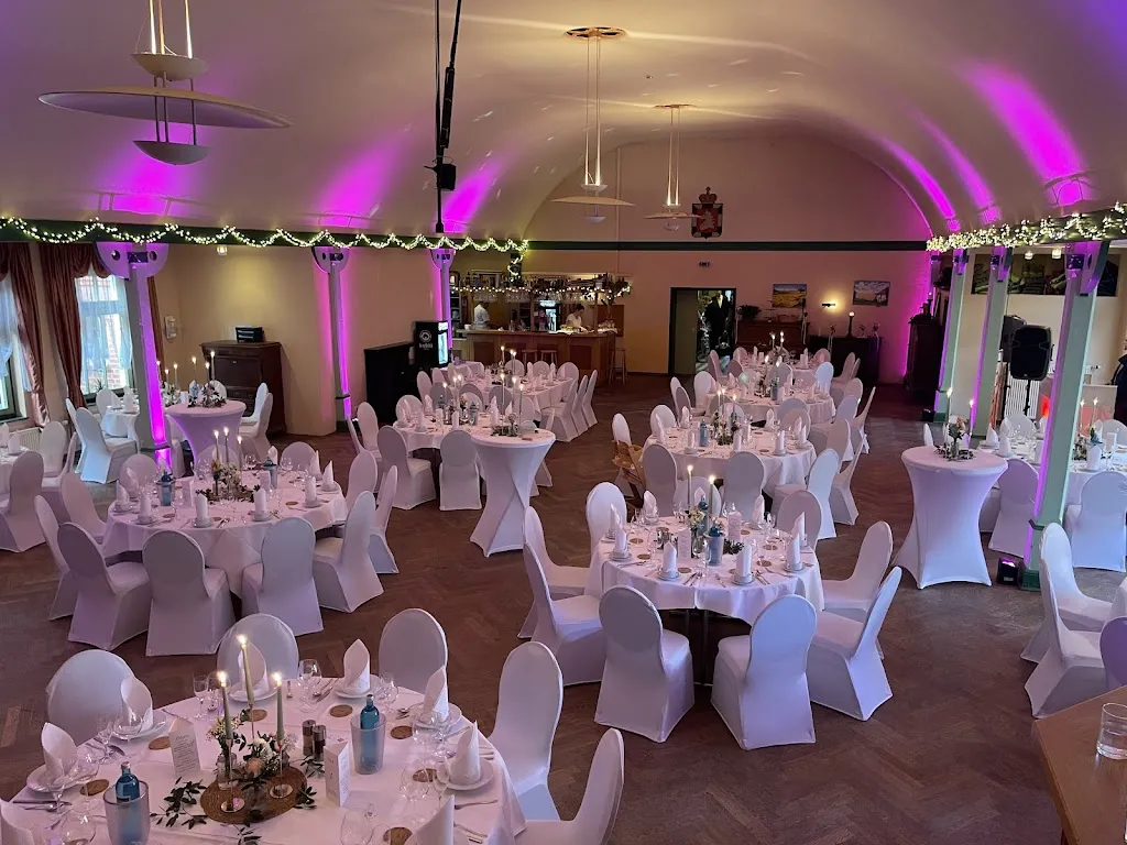 Lauenburger Hof Sandesneben restaurant in Sandesneben