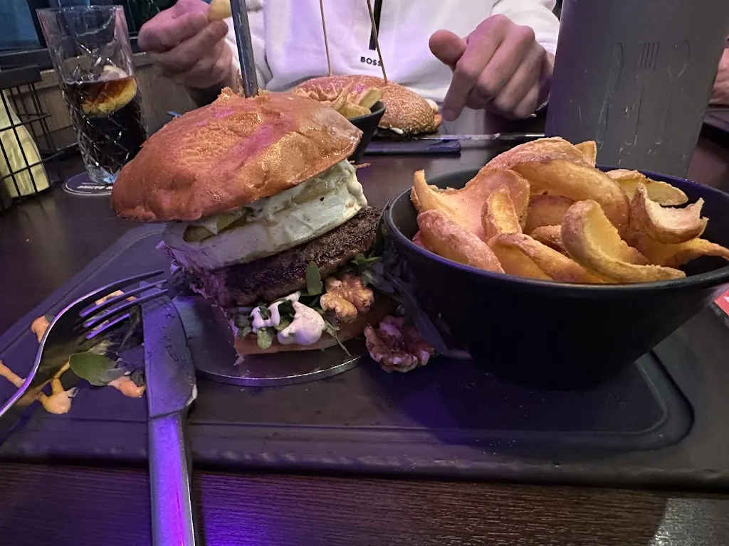 Mohsen A. Attar_OPPOSTI Schenefeld_Schenefeld_recensione