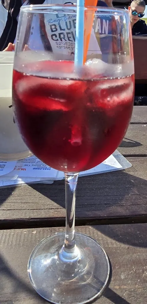 Marion Schöning_Vans Hütte_Schönberg_review