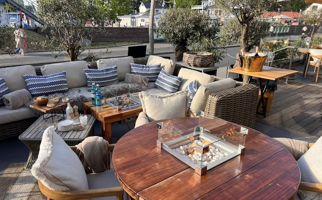 Bondi - Restaurant, Bar & Club restaurant in Strand