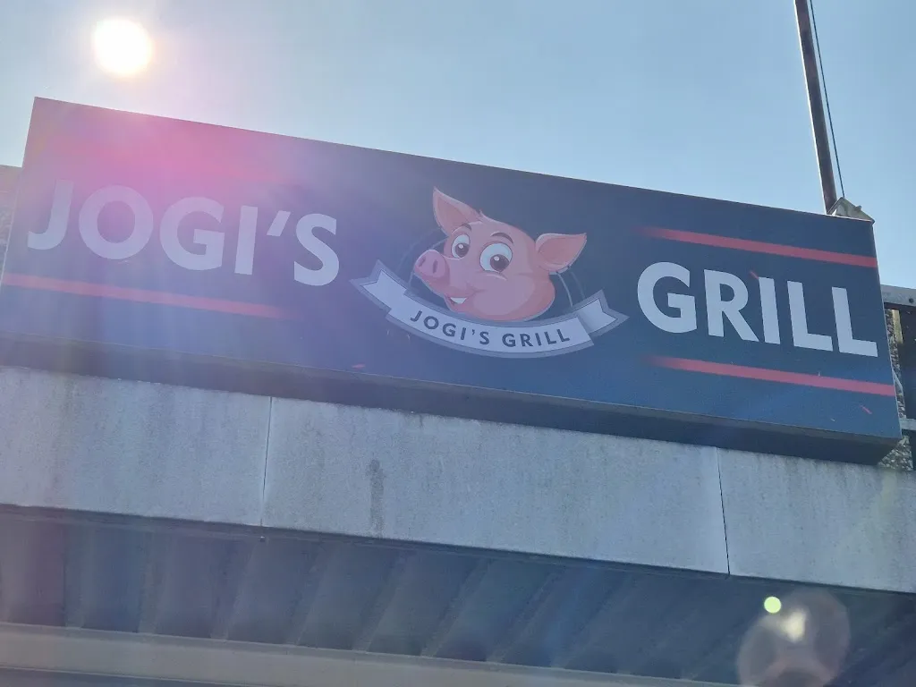 Malte Hellwig_Jogis Grill_Trappenkamp_review