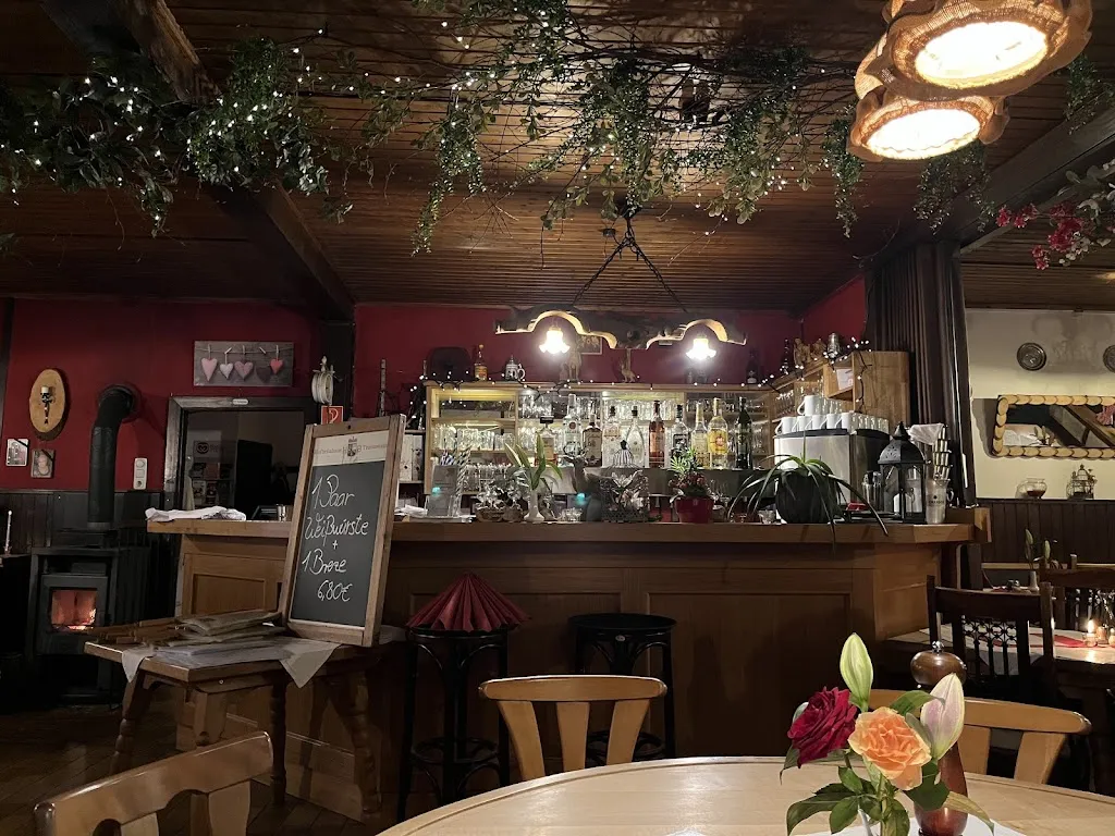 Alexander Nehoda_Gitti´s WALDWIRTSCHAFT Haar_Haar_review