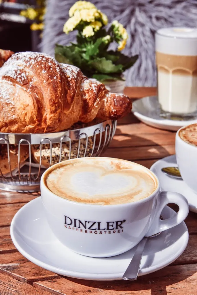 Second Street - Café, Bar & Restaurant_Haar_slider_image_3