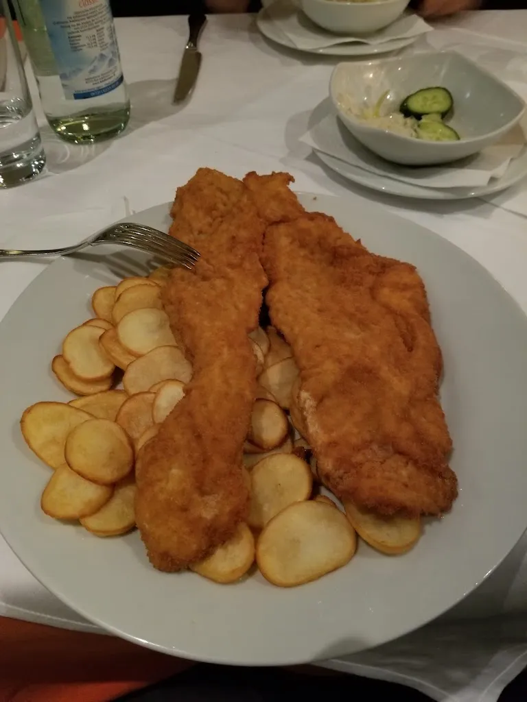 Kris Kris_Rathauskarree_Haar_recensione