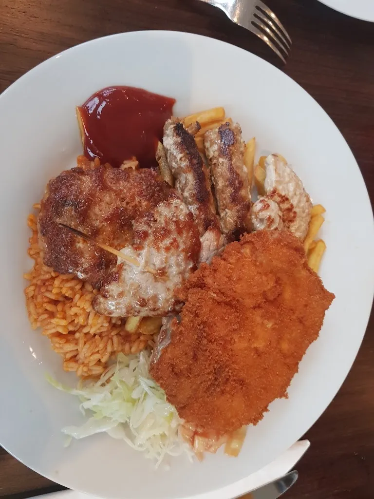 Wolfram Hönow_Rathauskarree_Haar_recensione