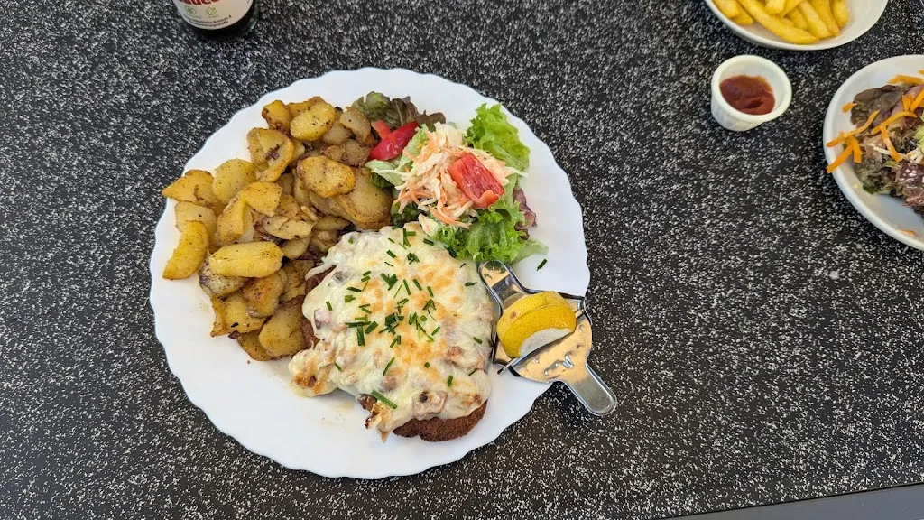 Frank Ambros_Schloßgaststätte Harras_Eisfeld_review