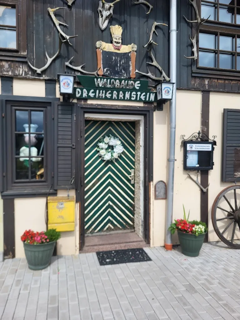 Evi Doenicke_Waldbaude 