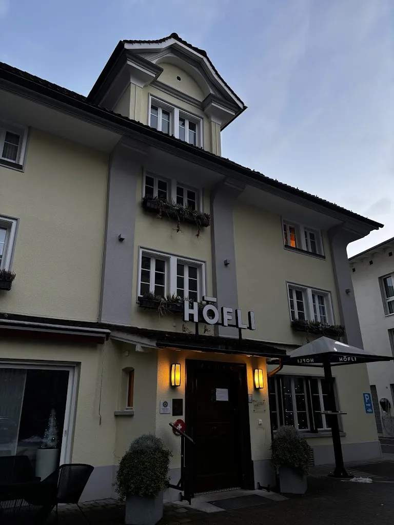 Luísa Paublo_Höfli_Altdorf_review