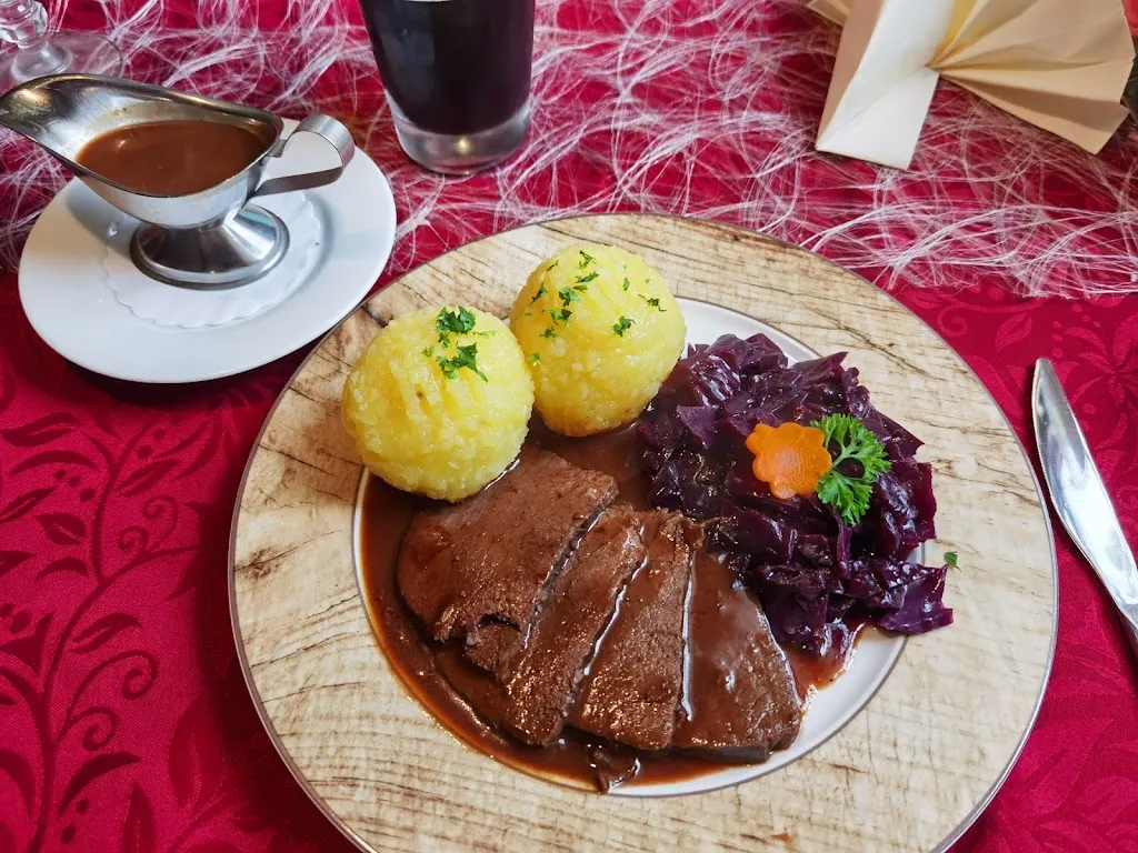 Eisha von der Loh_Gaststätte Roter Hirsch_Wachsenburg_review