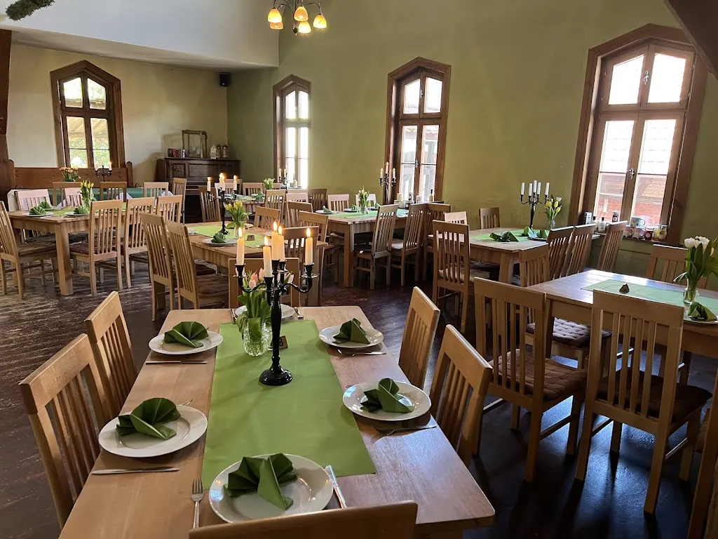 Gaststätte Zu den vier Linden restaurant in Döbritschen