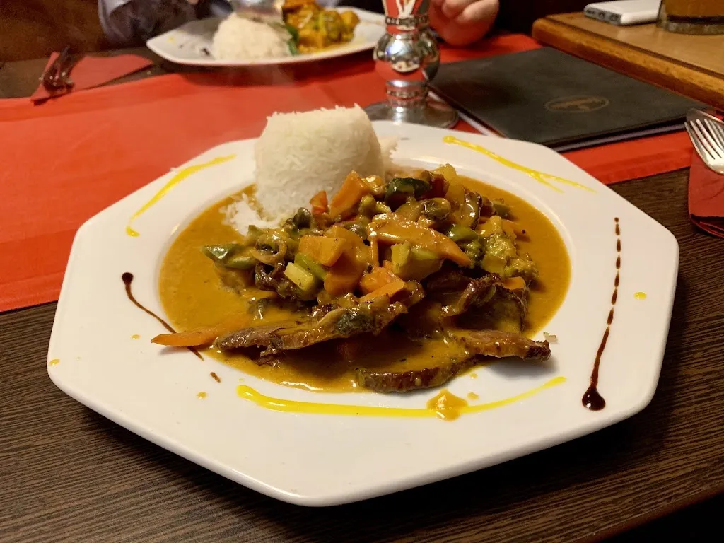 Dominik Schmid_Burghof_Hildburghausen_recensione