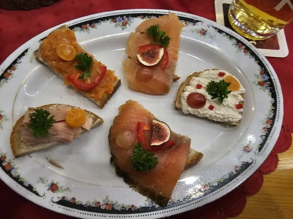 Nemesis Fassbender_Forellenhof Katzhütte - Chris Bartnik_Katzhütte_review