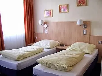 Landgasthof Hock Gästezimmer und Gaststätte/Hotel_Großostheim_slider_image_3