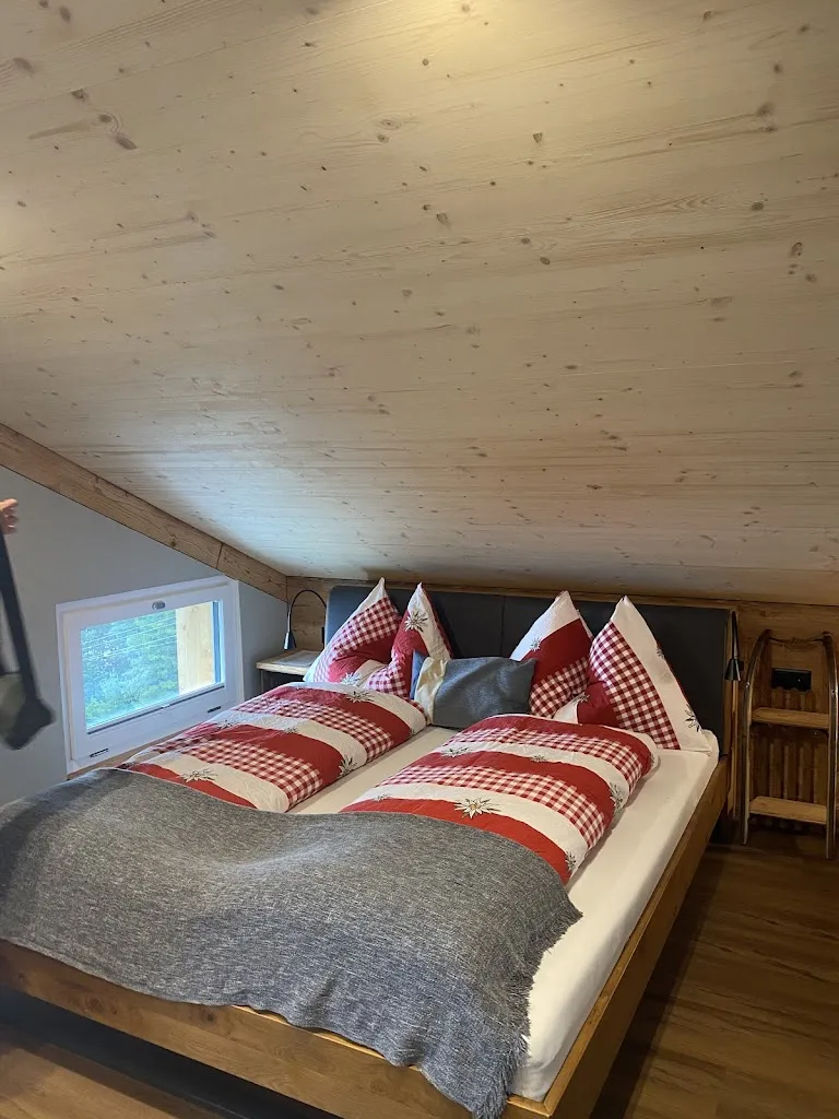 Baharak Rastegari_Berggasthaus Eggberge_Altdorf_avis