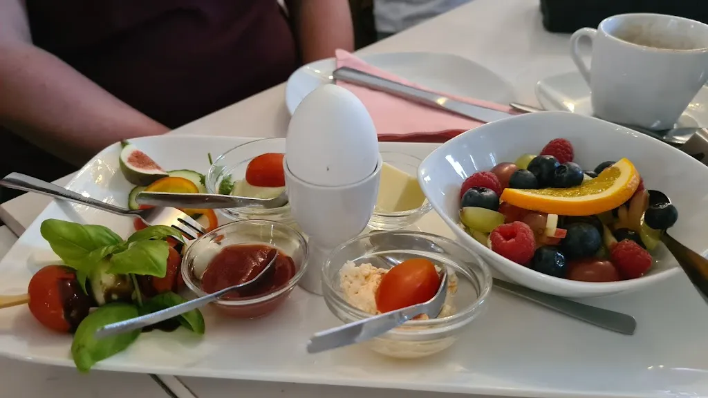 Svenja Sauer_Pompöses Glück_Großostheim_review