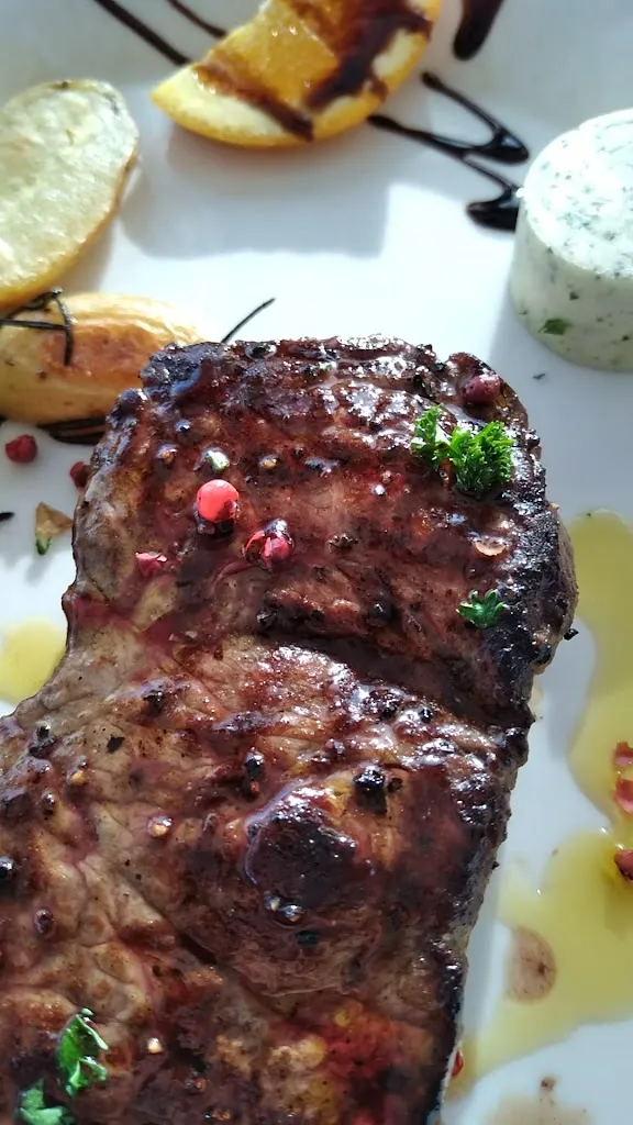 Reinhart Lutz_Cafeteria-Restaurant Am Flugplatz_Großostheim_review