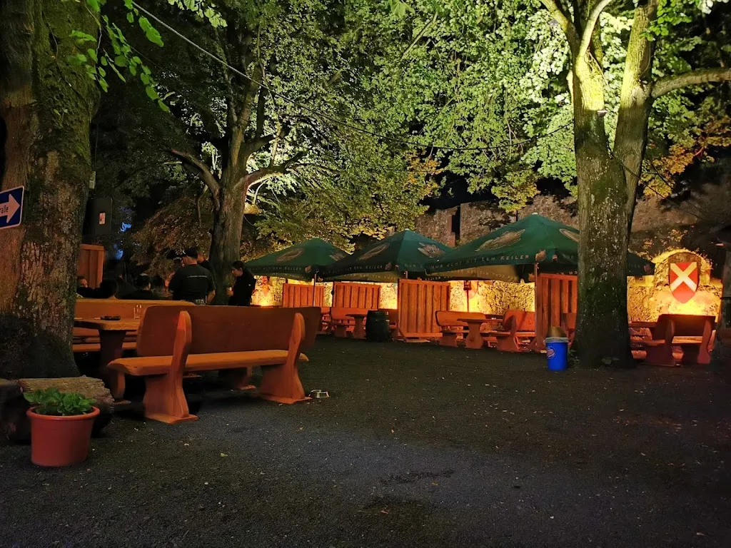 Burg Ronneburg Lindenhof Biergarten_Ronneburg_slider_image_2