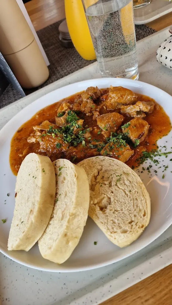 Maria K._TESSE Restaurant + Garten_Gangloff_review