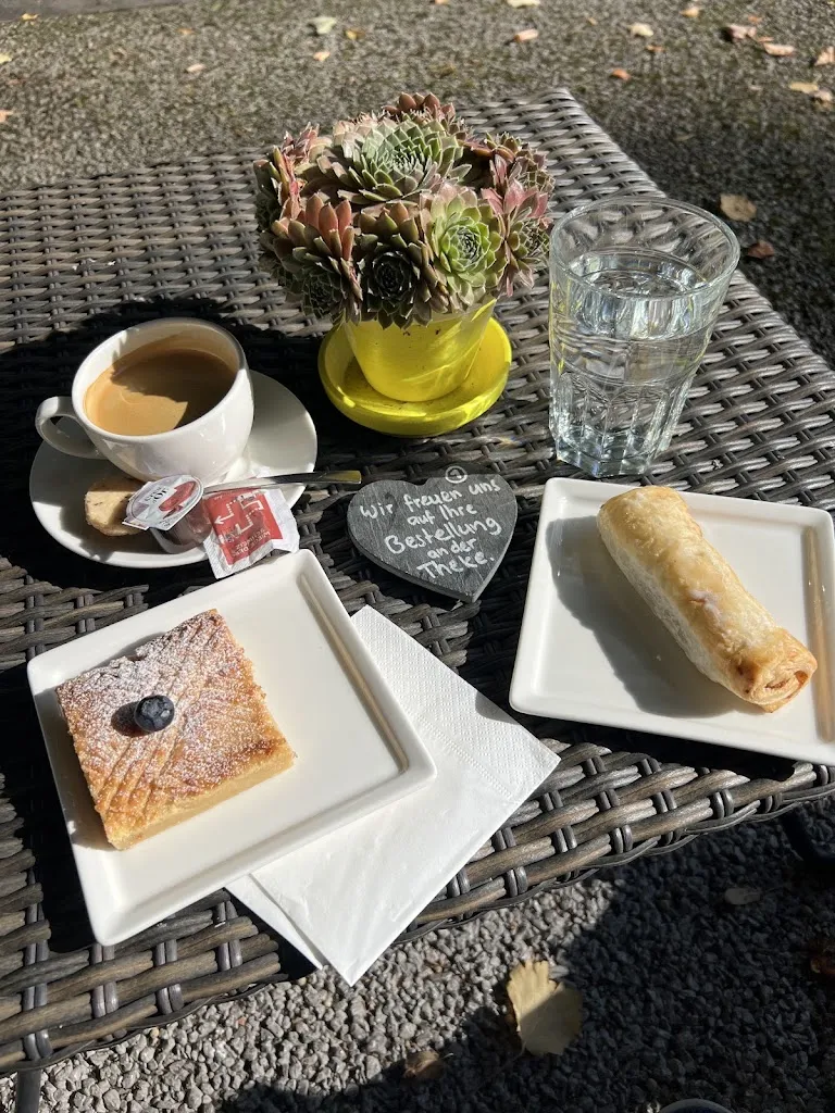 Tin Nguyen_Kafe im griänä Hüüs_Altdorf_review