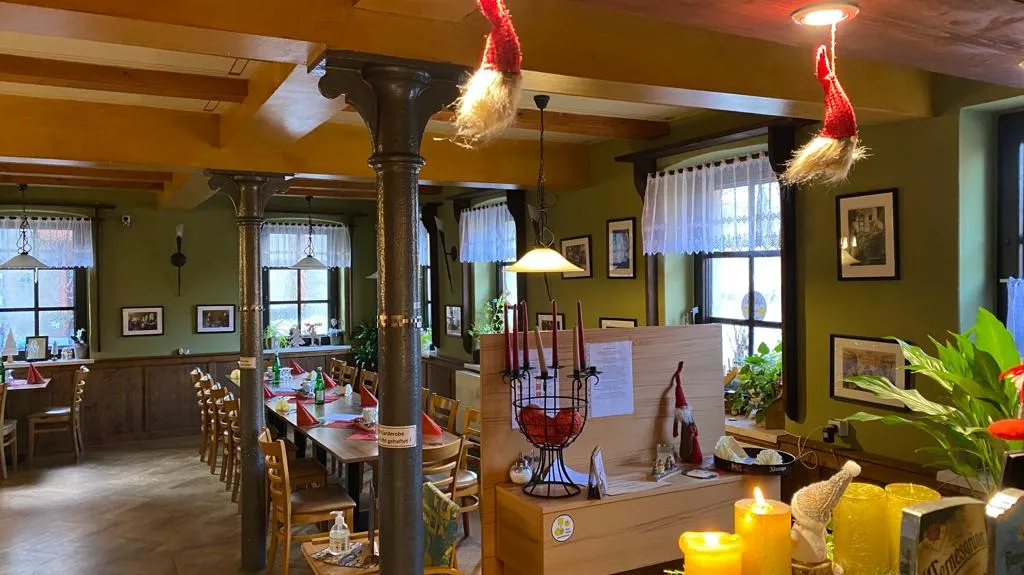 Gasthaus Zum Mohr restaurant in Tröbnitz