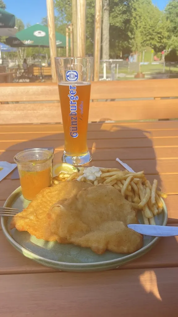 Gerburg Hilbing_Esstisch bei Joe_Günzburg_review