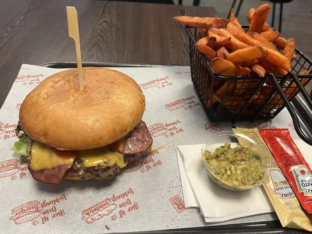 Monkeys Burger_Walldorf_slider_image_3