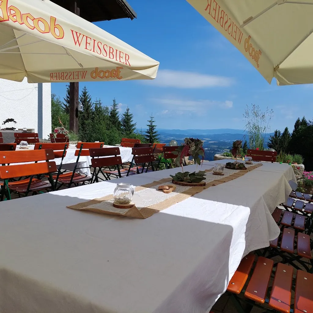 Berggasthof Kreuzhaus restaurant in Haibach