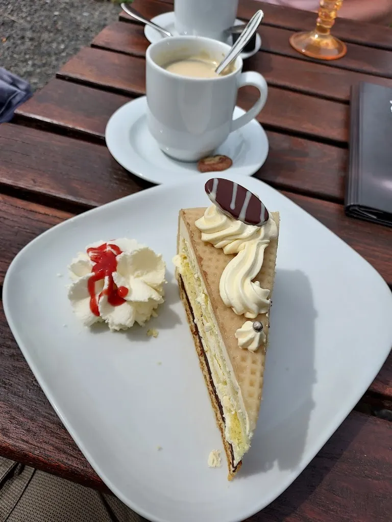 Katrin Hedrich_Bio-Seehotel - Biergarten_Zeulenroda-Triebes_Bewertung