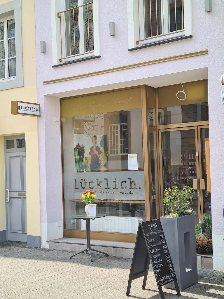 Glücklich - Tapas Restaurant , Kunst - Café restaurant in Trier