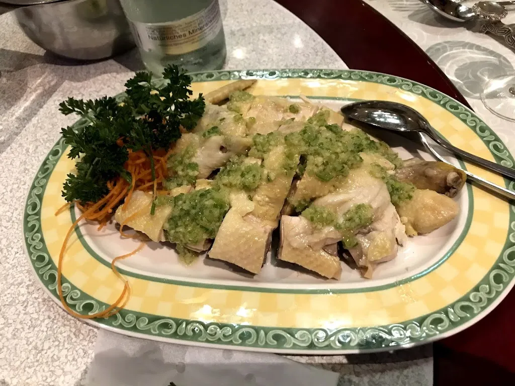 Elizabeth Wang-Lee (LEICA LIKER)_China-Restaurant Lon-Men_Grünwald_review