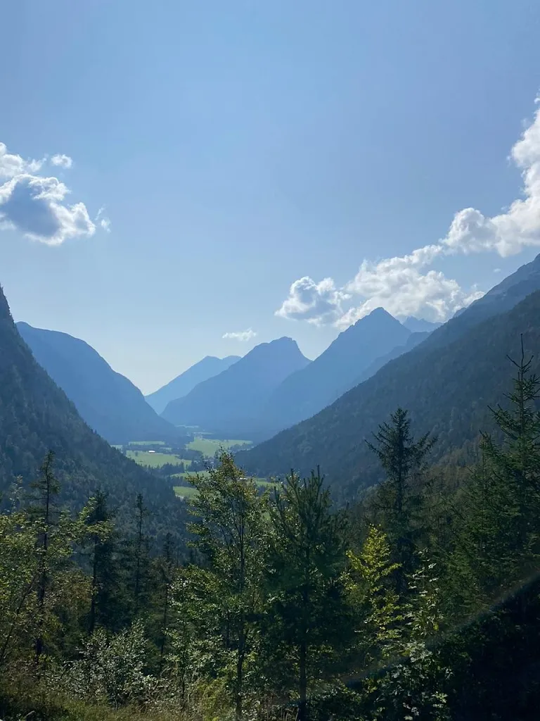 Oscar Mecias Barrera_Berggasthaus Ederkanzel_Mittenwald_review