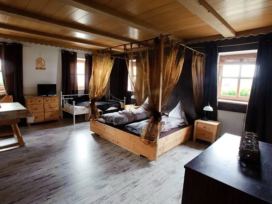 Landhotel "Zum Matthiasl" & MRanch Trainingsstall restaurant in Haidmühle