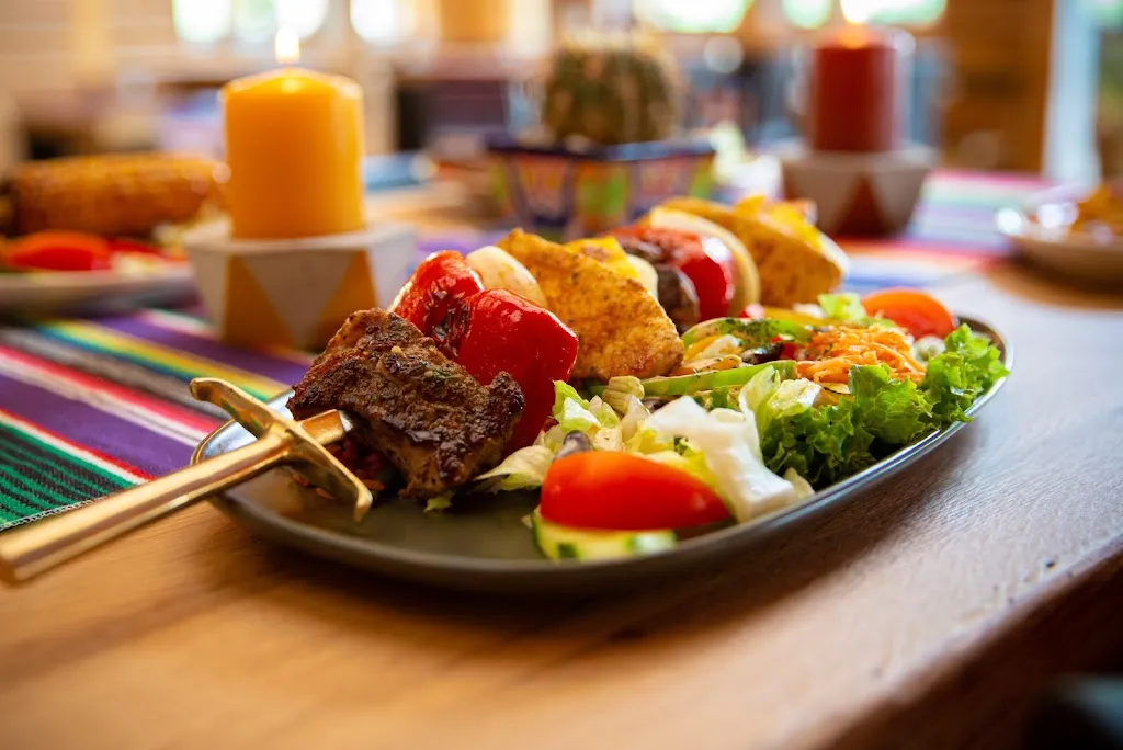 Con Amigos_See_slider_image_2