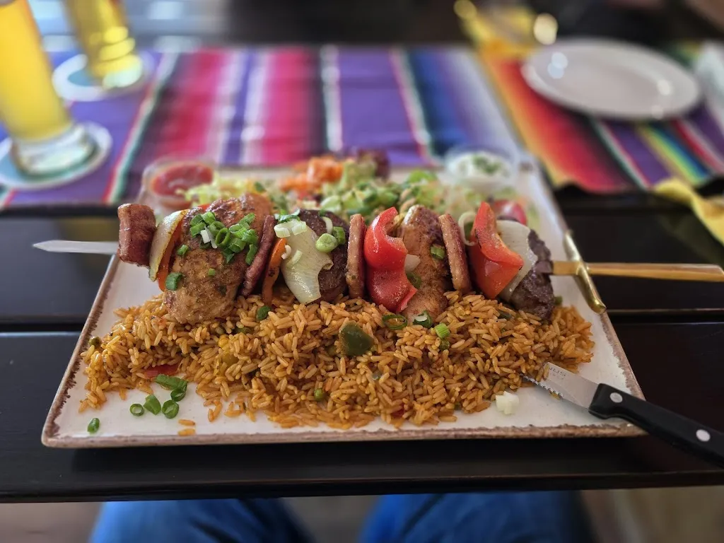 Con Amigos_See_slider_image_3