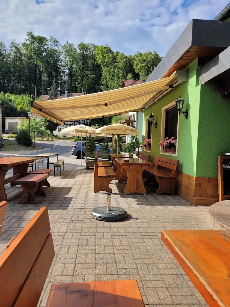 Gasthaus zum Grünreuther Schlöß'l restaurant in Hartenstein