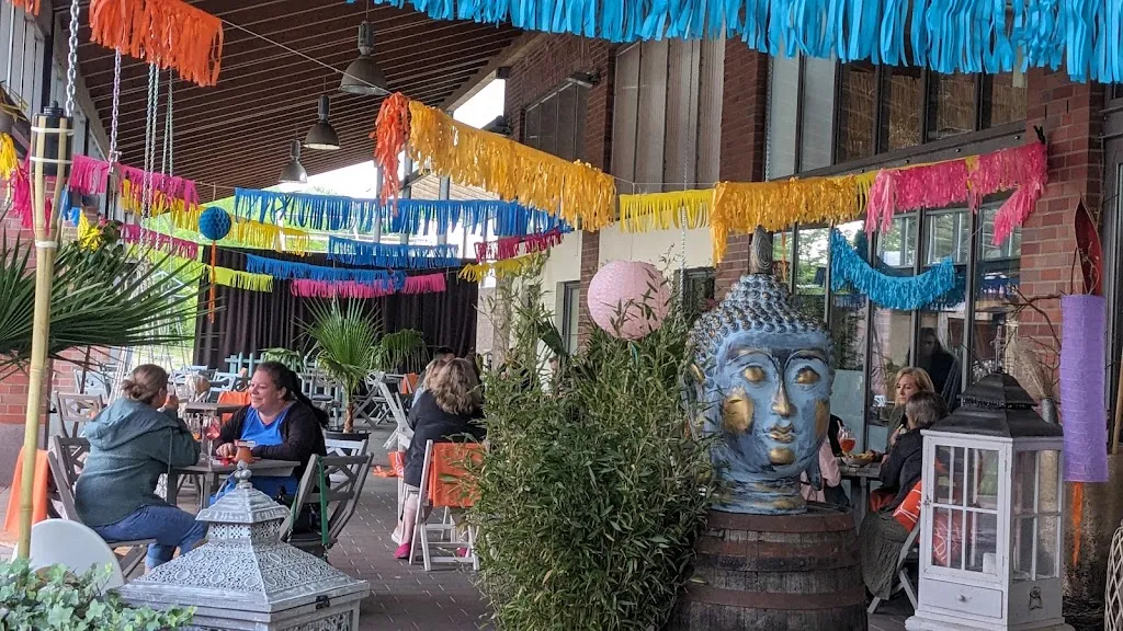 Karin Serfus_Palmencafé Hasloh_Hasloh_review