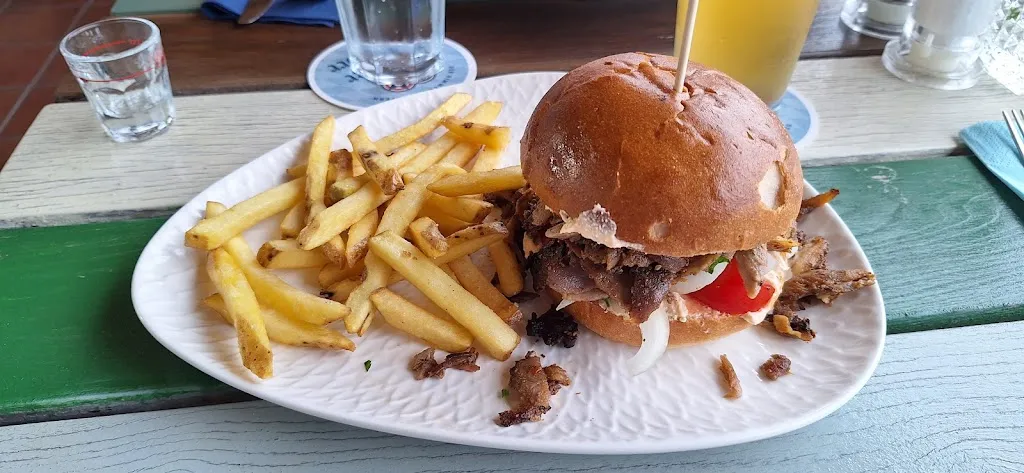 Vikos Gaststätte_Hebertshausen_slider_image_2