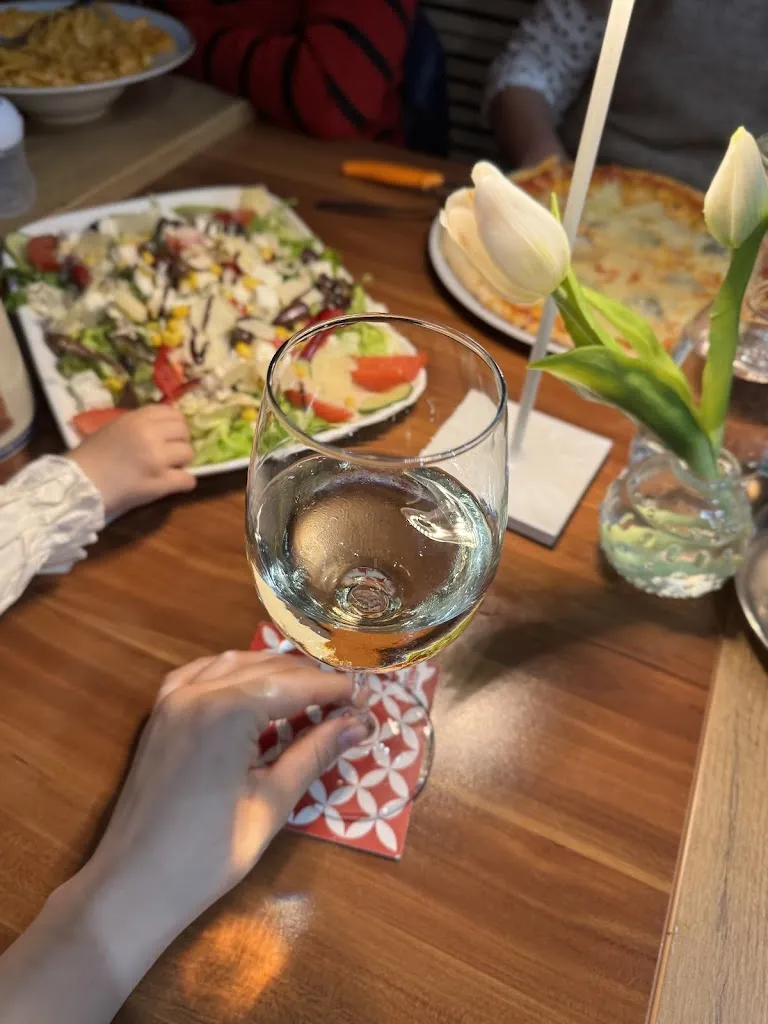 Jenny K_Pizzeria Adria_Hausen_review