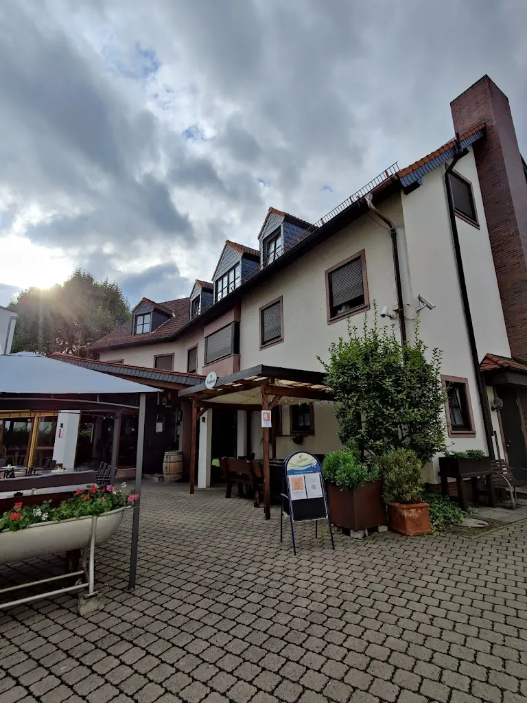 Hausener Dorfkrug - Pia Gremm - Winzen e.K._Main_slider_image_1