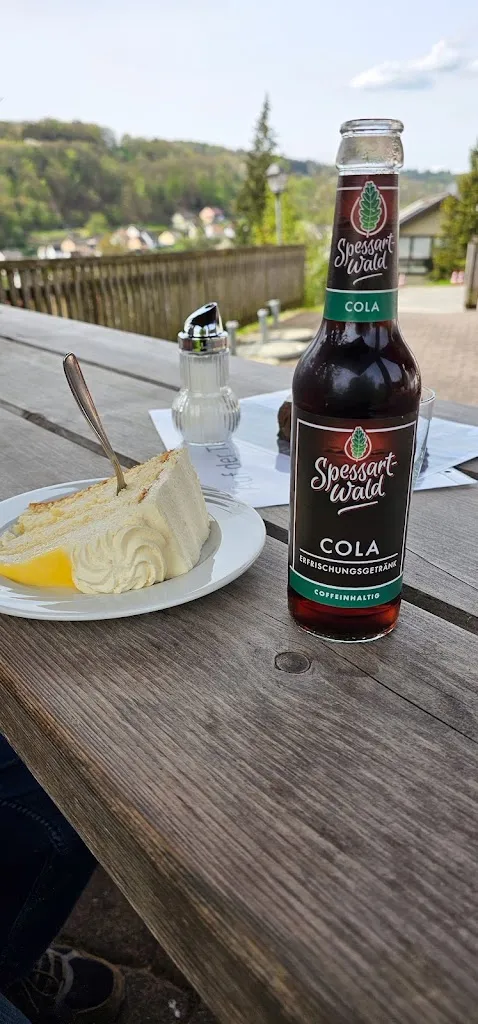 Anja Holletzek - Juli_Denk's Berg-Cafe_Heigenbrücken_review