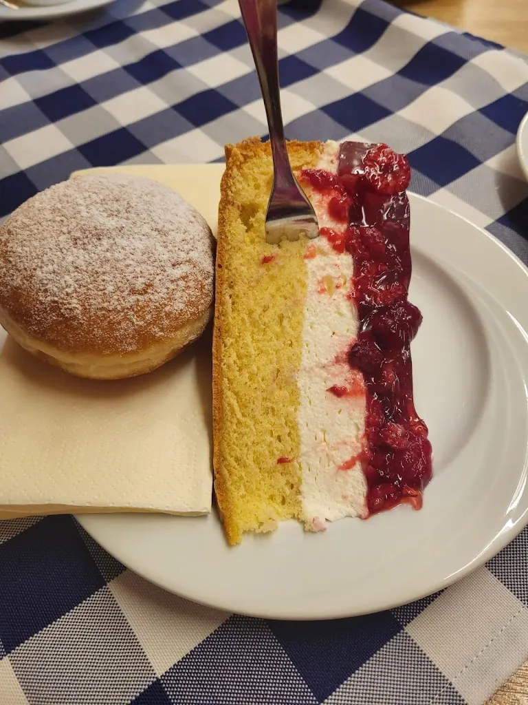 Wolfgang Fischer_Denk's Berg-Cafe_Heigenbrücken_review