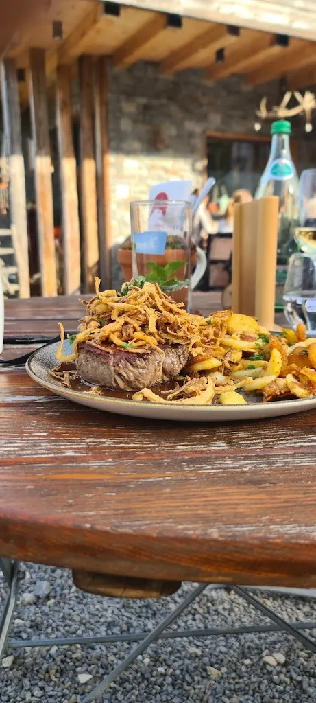 Yasmin Scheiber_Traufganghütte Brunnental_Albstadt-Laufen_recensione