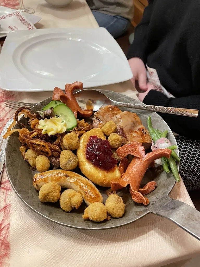 Christopher Henning-Murphy_Hotel - Restaurant STRAUSSEN_(Schwaben)_review