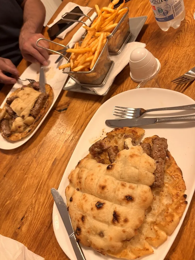 Zahra Fahimi_Balkan Street Food - Burek & Ćevapčići_Hamburg_review