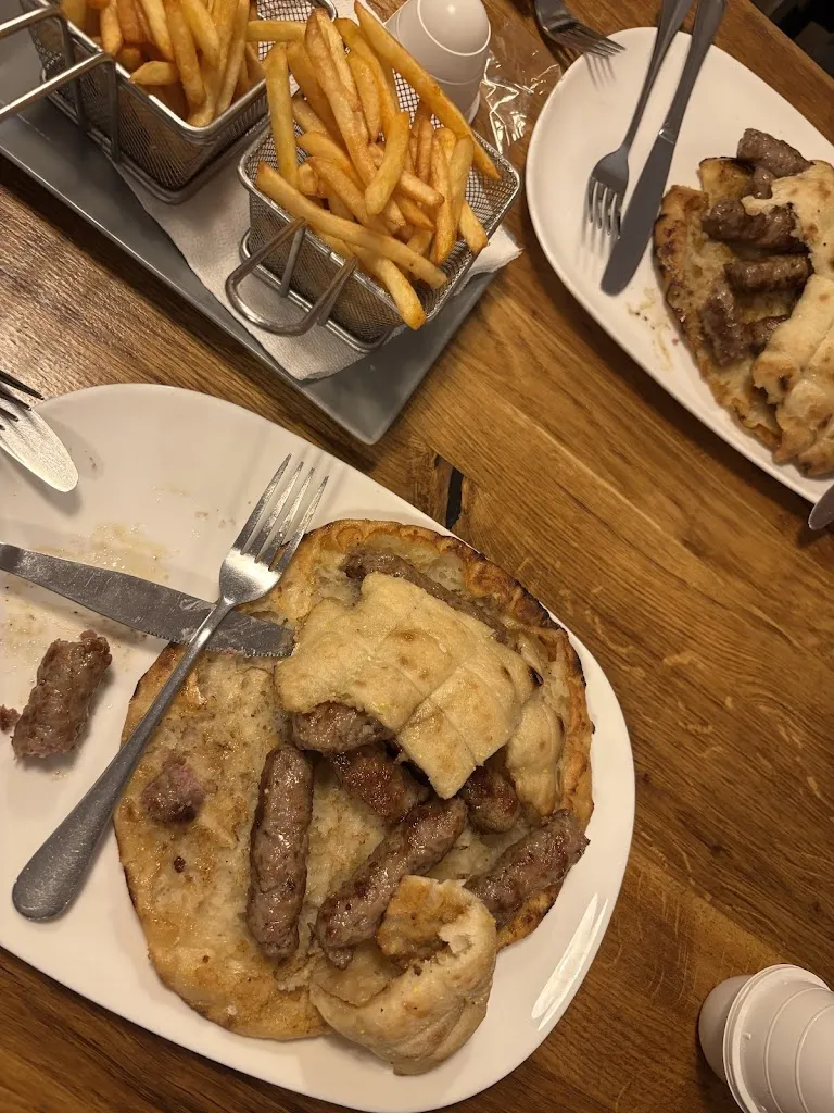 Mohammad Ahmadkhani_Balkan Street Food - Burek & Ćevapčići_Hamburg_review