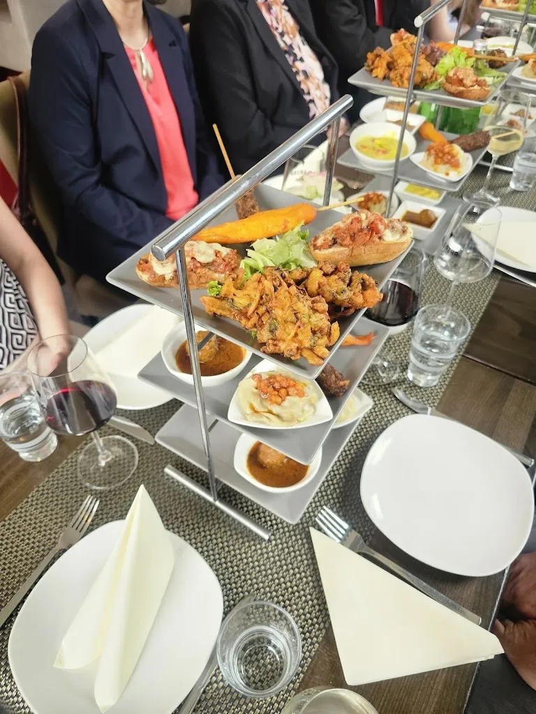 Raik Owszak_Helms Lounge_Hamburg_review