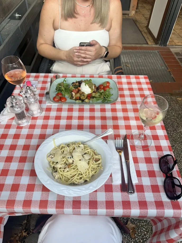 Angeliki Barmparidou_di candele_Hamburg_review