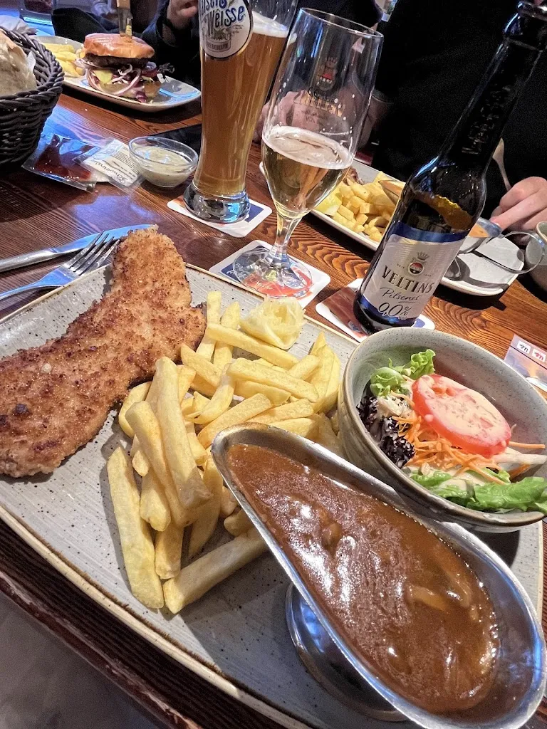 Maiken Camilla Haahr_Schweinske Restaurant in Hamburg Harburg Eißendorf - Schnitzel, Burger &_Hamburg_review