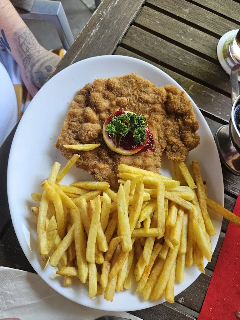 corina neuhaus_Altes Bahnhöfle_Albstadt_review